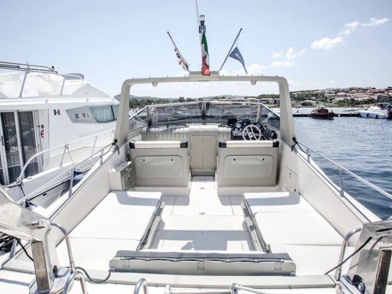 Motorboat hire in Porto Pozzo - Riva Bravo 38 special