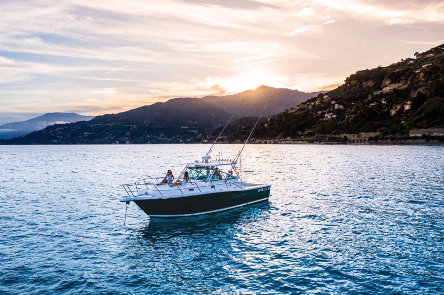 Yacht charter Marseille - Pursuit 3400 on SamBoat