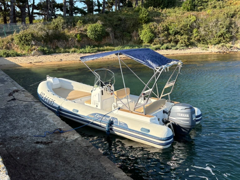Charter a Capelli Capelli 626 Luxe in Larmor-Baden on Samboat
