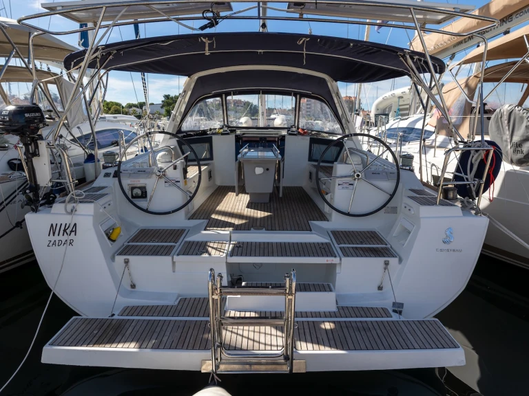 Charter a Bénéteau Oceanis 45 in Biograd na Moru on Samboat