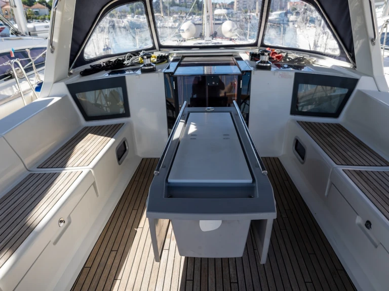 Hire Sailboat with or without skipper Bénéteau Biograd na Moru
