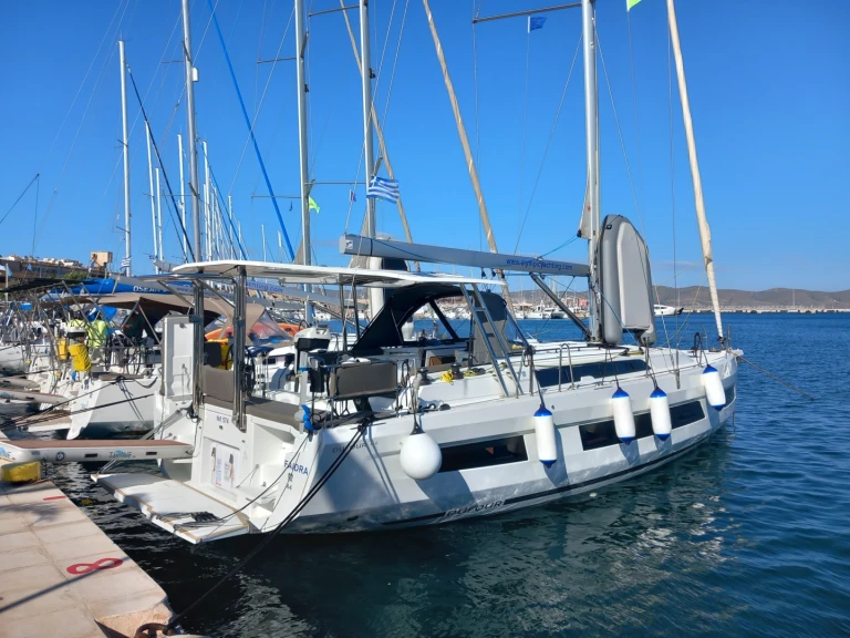 Yacht charter Lávrio - Dufour Dufour 44 on SamBoat