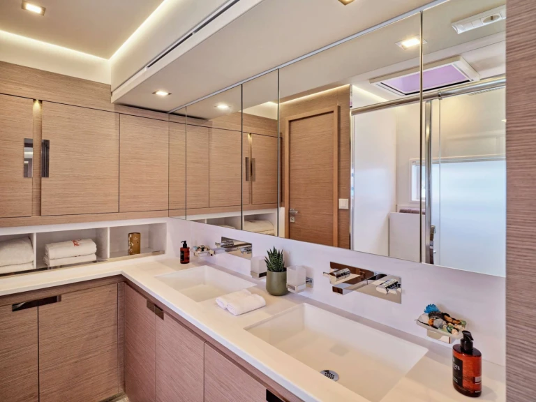Catamaran hire in El Gouna - Fountaine Pajot Fountaine Pajot Alegria 67 (4 cab)