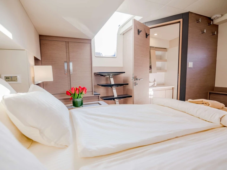 Hire Catamaran Fountaine Pajot with a boat licence