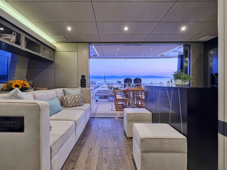 Hire Catamaran Sunreef with a boat licence
