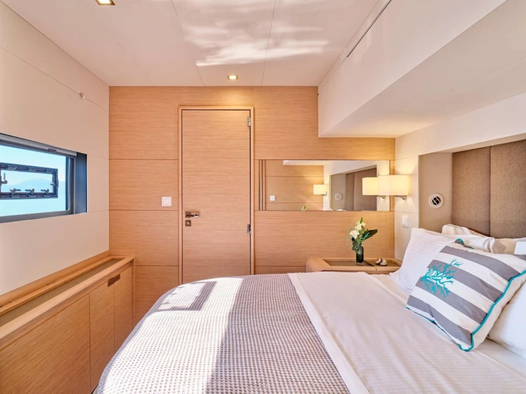 Yacht hire Baie de Marigot cheap Fountaine Pajot Alegria 67 (5 cab)