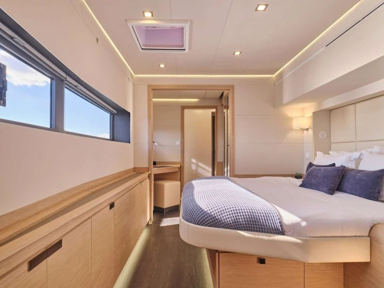 Luxury Yacht hire in Néa Péramos - Fountaine Pajot Fountaine Pajot Power Alegria 67 (5 cab)