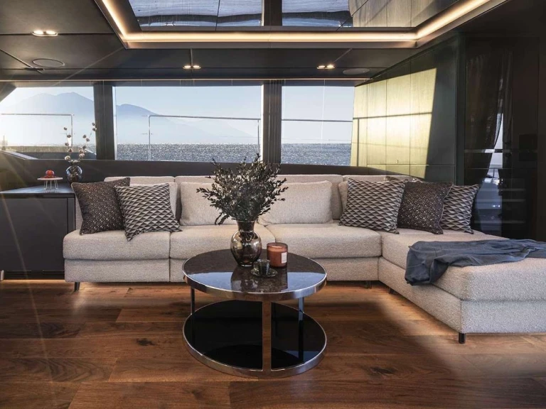 Sunreef Sunreef 70 Power charter bareboat or skippered in  Alimos