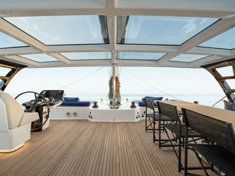 Charter a Sunreef Sunreef 60 in Alimos on Samboat
