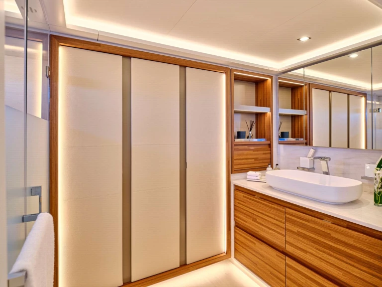Hire a Fountaine Pajot Fountaine Pajot Power 80 (6 cab) Alimos