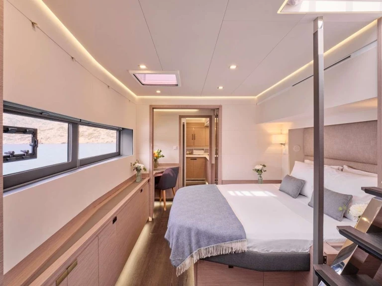 Yacht charter Néa Péramos - Fountaine Pajot Fountaine Pajot Alegria 67 (5 cab) on SamBoat
