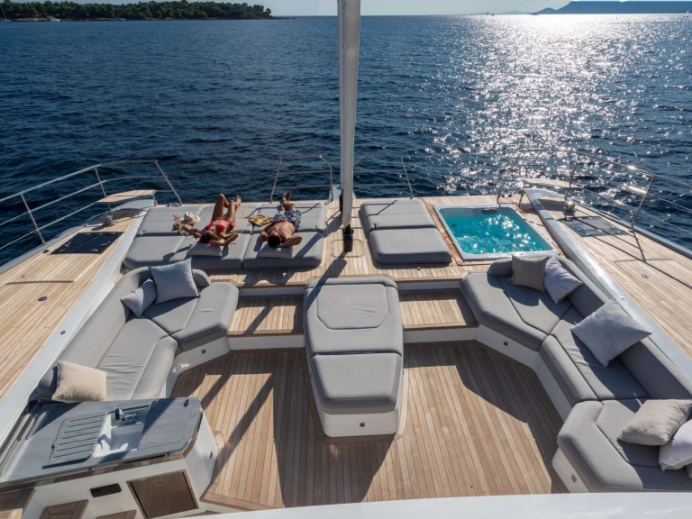Catamaran hire in Néa Péramos - Fountaine Pajot Fountaine Pajot Thira 80