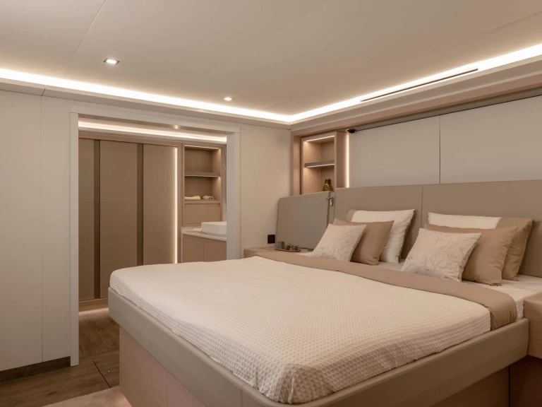 Catamaran to hire Néa Péramos at the best price