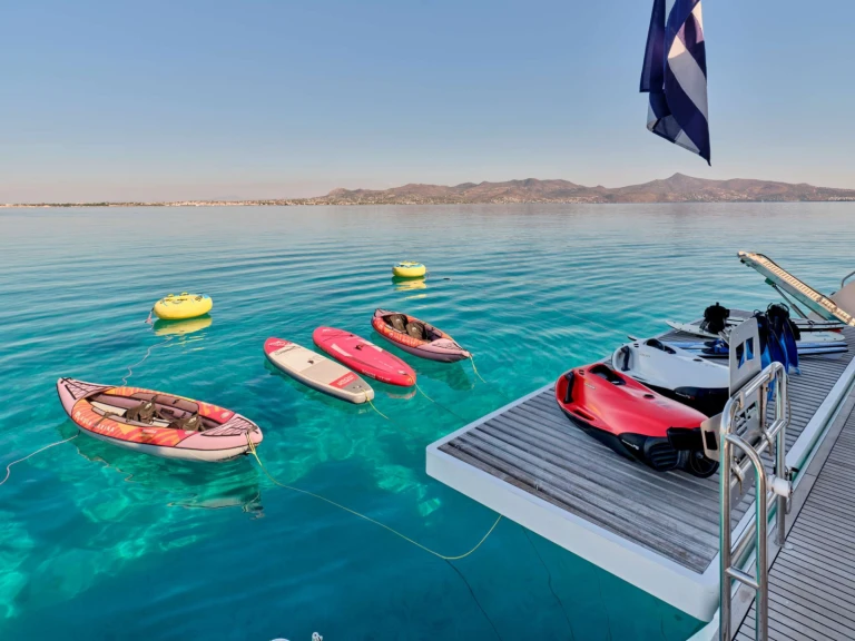 Yacht charter Alimos - Fountaine Pajot Fountaine Pajot Power Alegria 67 (5 cab) on SamBoat