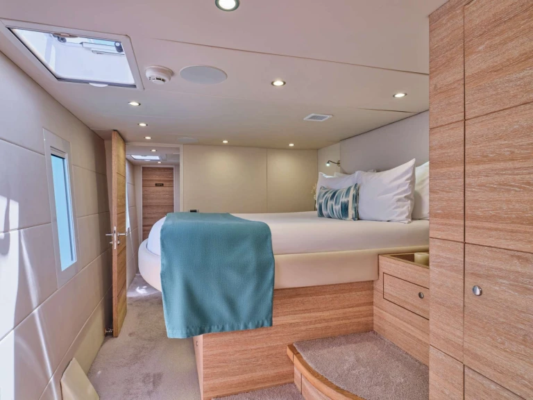 Hire Luxury Yacht  with a boat licence
