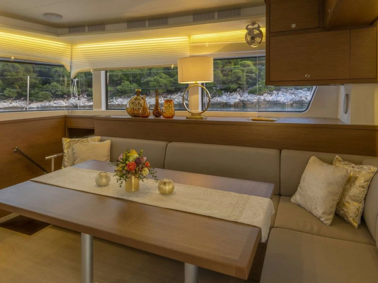 Catamaran hire in Tourlos - Lagoon Lagoon 52 F