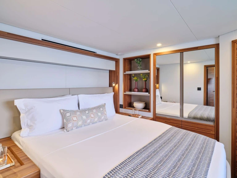 Hire a Fountaine Pajot Fountaine Pajot Thira 80 Néa Péramos