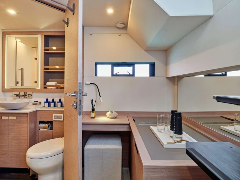 Yacht charter Palaio Faliro - Fountaine Pajot Fountaine Pajot Power Alegria 67 (4 cab) on SamBoat