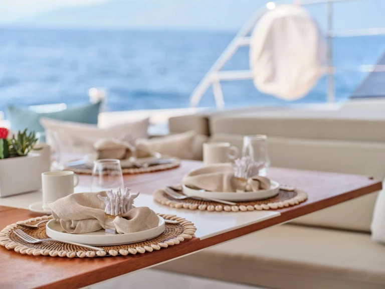 Yacht hire Palaio Faliro cheap Fountaine Pajot Power Alegria 67 (4 cab)