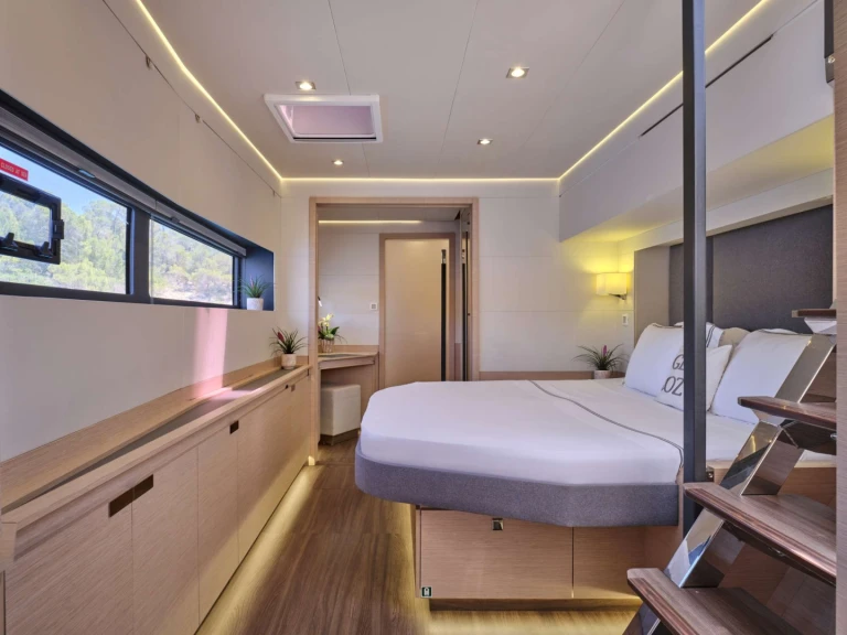 Hire Catamaran Fountaine Pajot with a boat licence