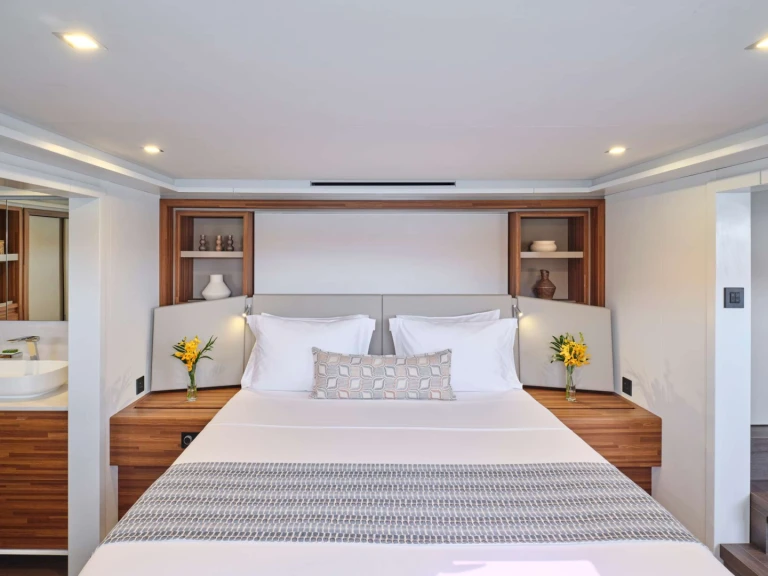 Yacht hire Vouliagméni cheap Fountaine Pajot Power 80 (5 cab)