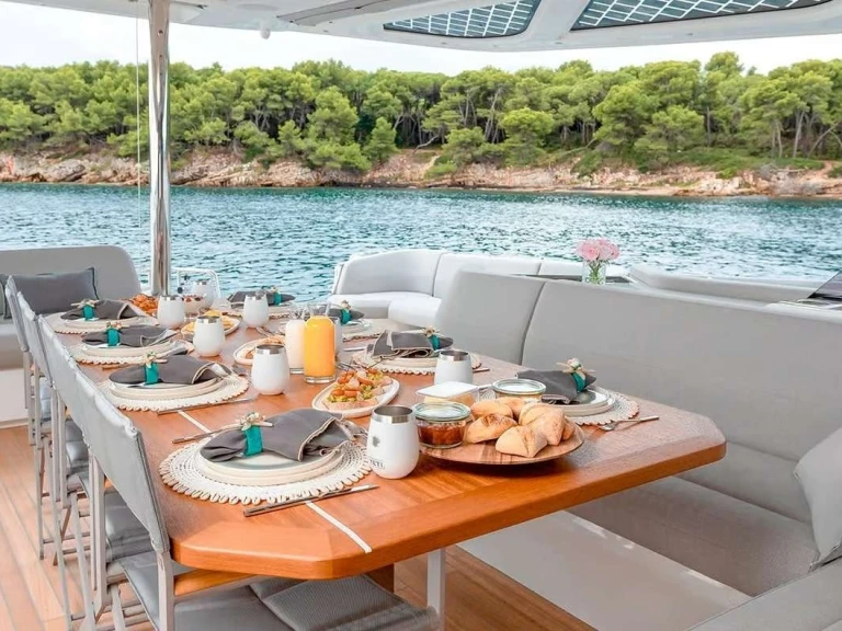 Catamaran to hire Kallithea at the best price