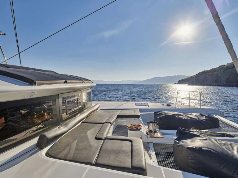 Catamaran to hire Néa Péramos at the best price