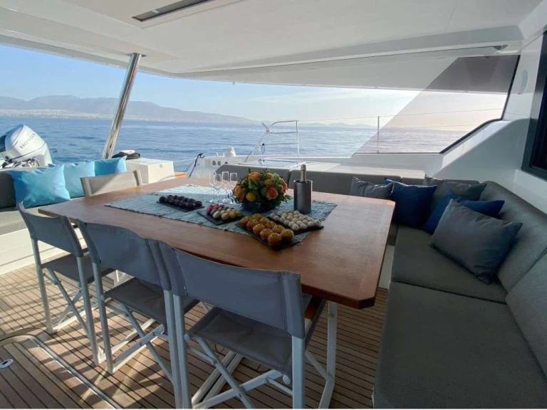 Hire a Fountaine Pajot Fountaine Pajot Samana 59 (5 cab) Alimos