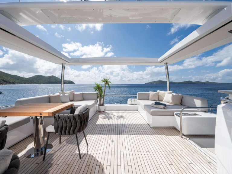 Luxury Yacht to hire Olbia at the best price