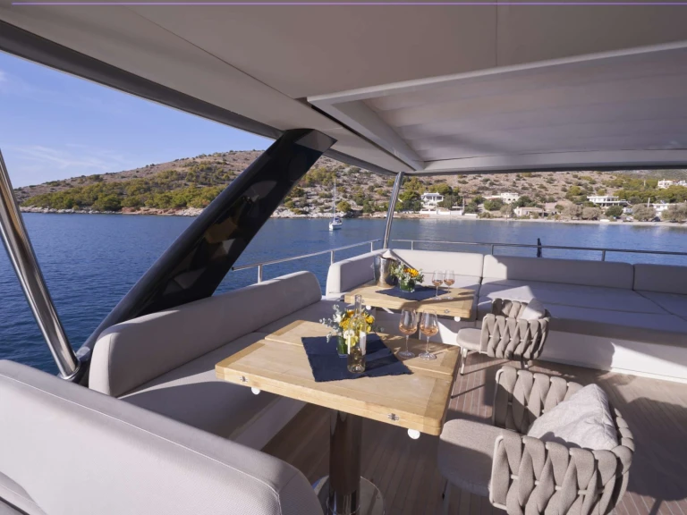 Yacht charter Néa Péramos - Lagoon Lagoon Seventy 8 (5 cab) on SamBoat