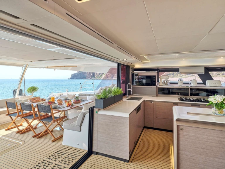 Charter a Fountaine Pajot Fountaine Pajot Alegria 67 (4 cab) in Néa Péramos on Samboat