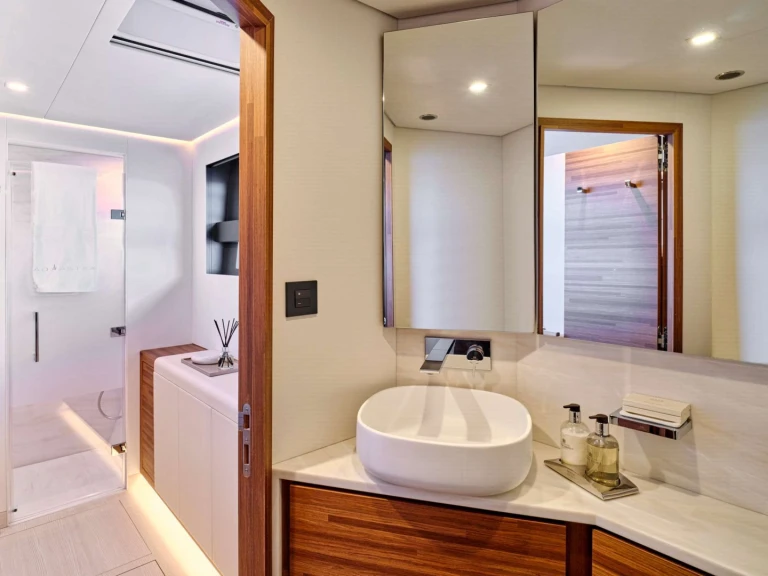 Catamaran hire in Marsh Harbour - Fountaine Pajot Fountaine Pajot Thira 80