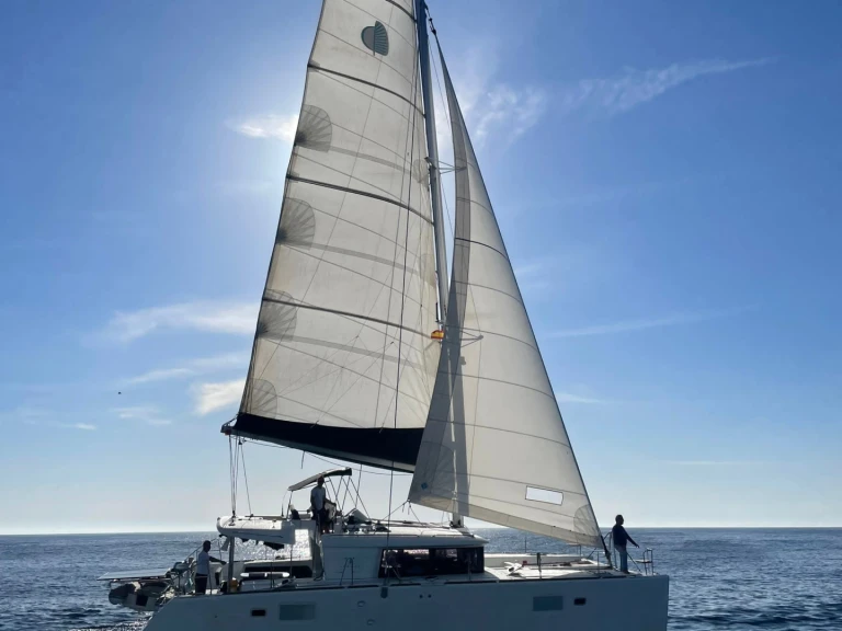 Hire a Lagoon Lagoon 450 F Propriano