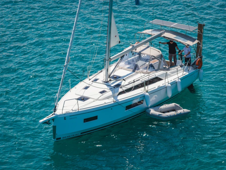 Sailboat hire in Nikiána - Bénéteau Oceanis 37.1