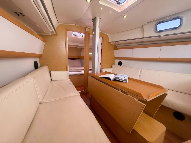 Charter a Bénéteau First 35 in Pula on Samboat