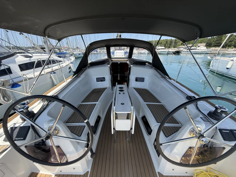 Sailboat hire in Pula - Jeanneau Sun Odyssey 349