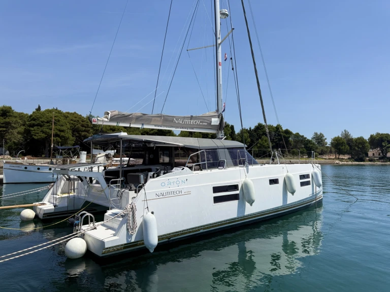 Yacht charter Pula - Nautitech Nautitech 40 Open  on SamBoat