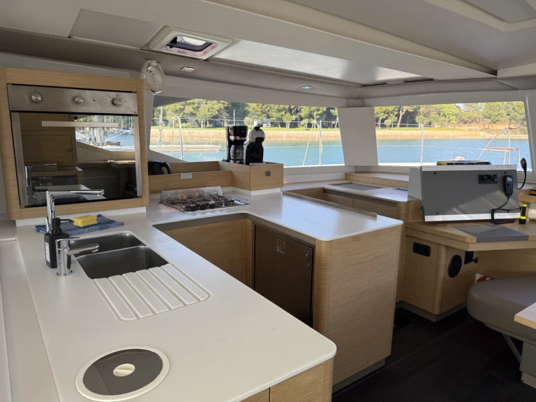 Hire Catamaran with or without skipper Fountaine Pajot Pula