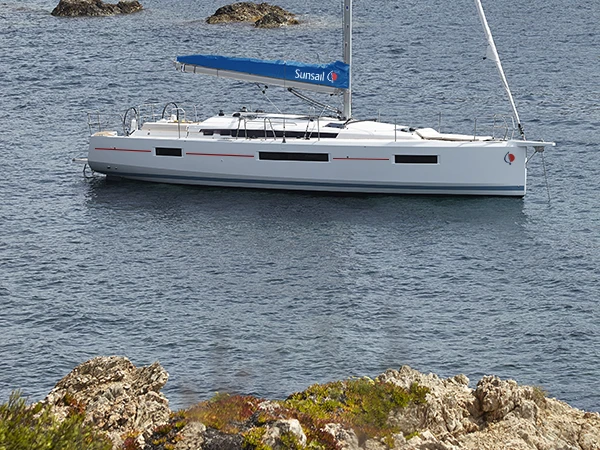Hire a Jeanneau Sun Odyssey 440 Antigua