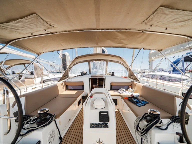 Hire Sailboat Jeanneau with a boat licence