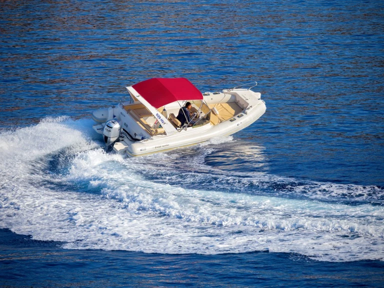 Charter a Inmark-Marine Aquamax BF-23F in Hvar on Samboat