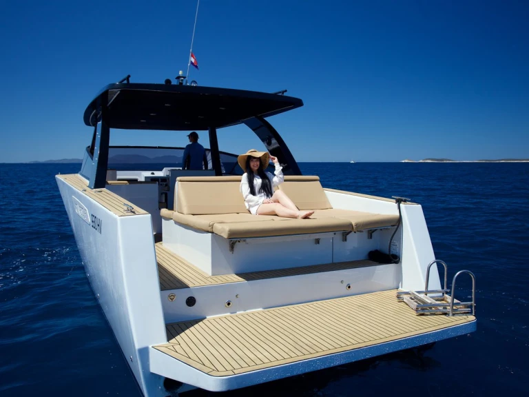Yacht charter Hvar - Colnago Colnago 38 on SamBoat