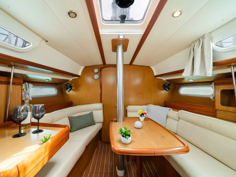 Hire a Jeanneau Sun Odyssey 36i Néa Péramos