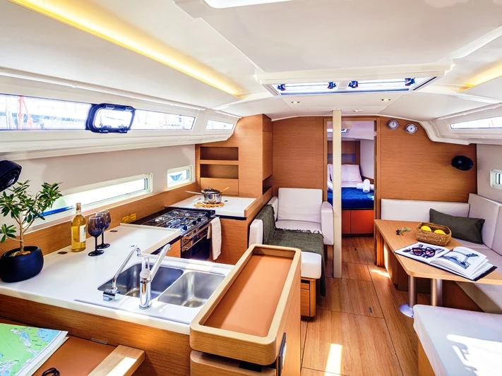 Hire Sailboat Jeanneau with a boat licence