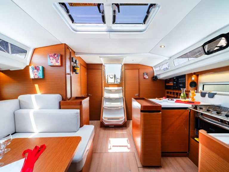 Yacht charter Rhodes (City) - Jeanneau Sun Odyssey 440 on SamBoat