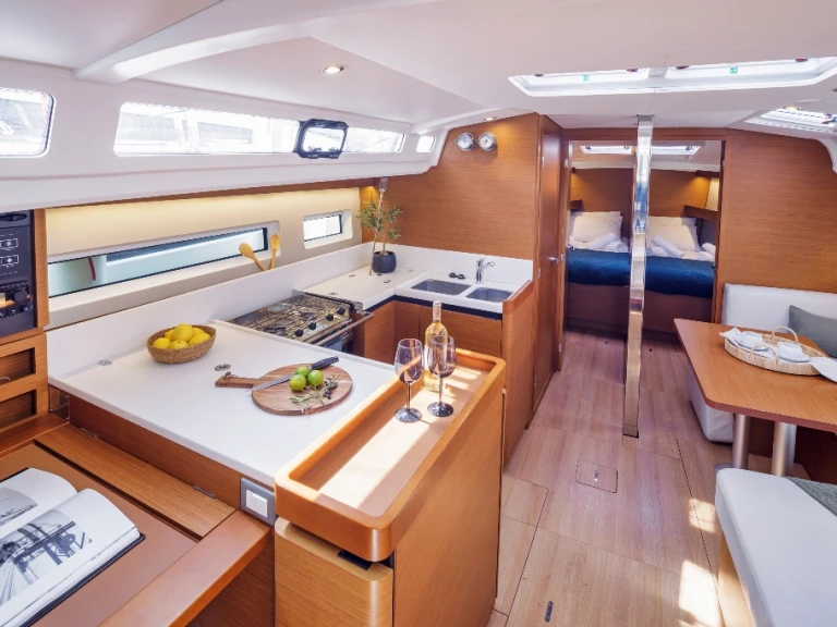 Yacht hire Néa Péramos cheap Sun Odyssey 440