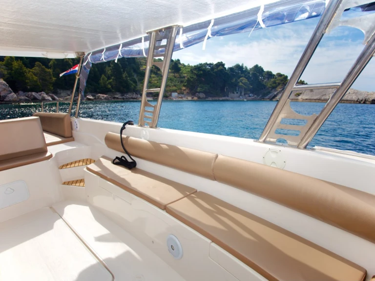 Yacht charter Hvar - Aqua-Sport Enzo 35 on SamBoat