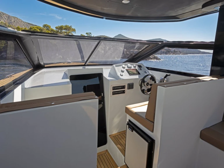 Charter a Custom Made XP 38 in Hvar on Samboat