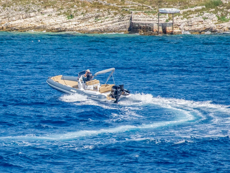 Hire RIB with or without skipper Salpa Gaios