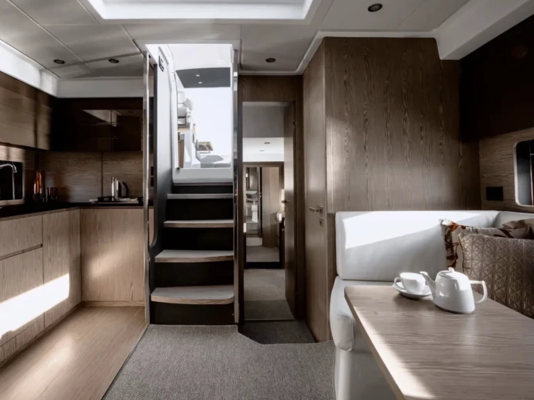 Charter a Azimut Atlantis 44 in Monaco on Samboat